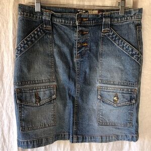 RoxyDenim Skirt button fly w front and back pockets med wash size 9